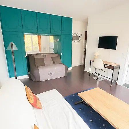 Bright With Stunning Open View 16, Dauphine