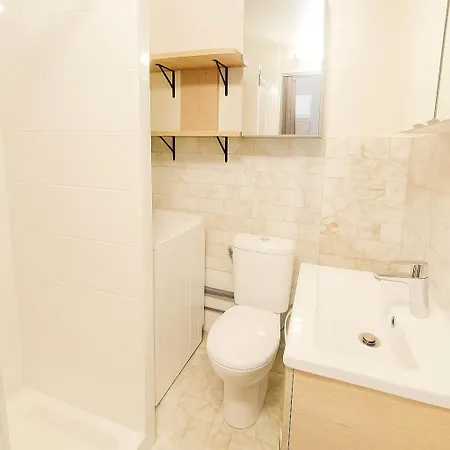 Bright With Stunning Open View 16, Dauphine Paris