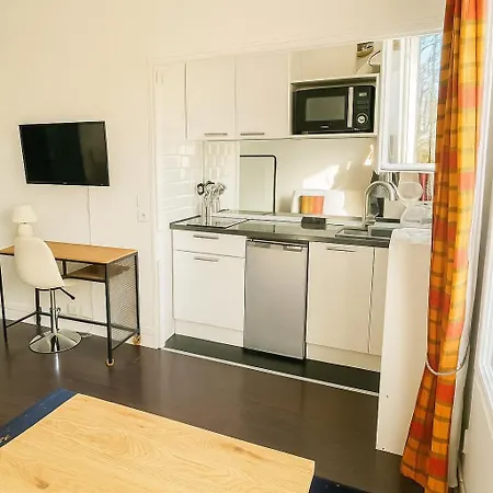 Bright With Stunning Open View 16, Dauphine * Paris